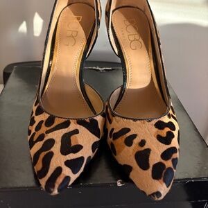 7.5 size BCBG Leopard Haze Heels – Elegant Animal Print Pumps